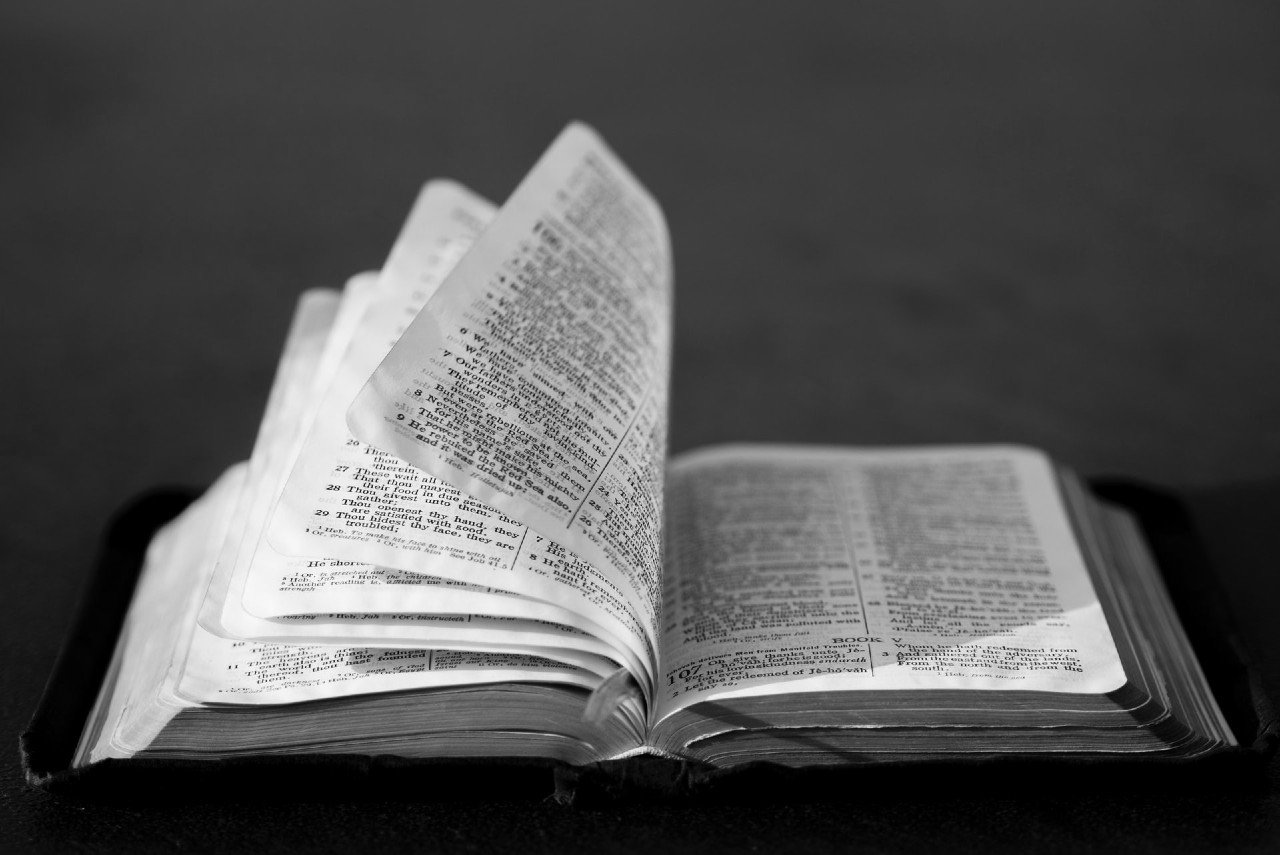 Biblia aberta - So por Jesus